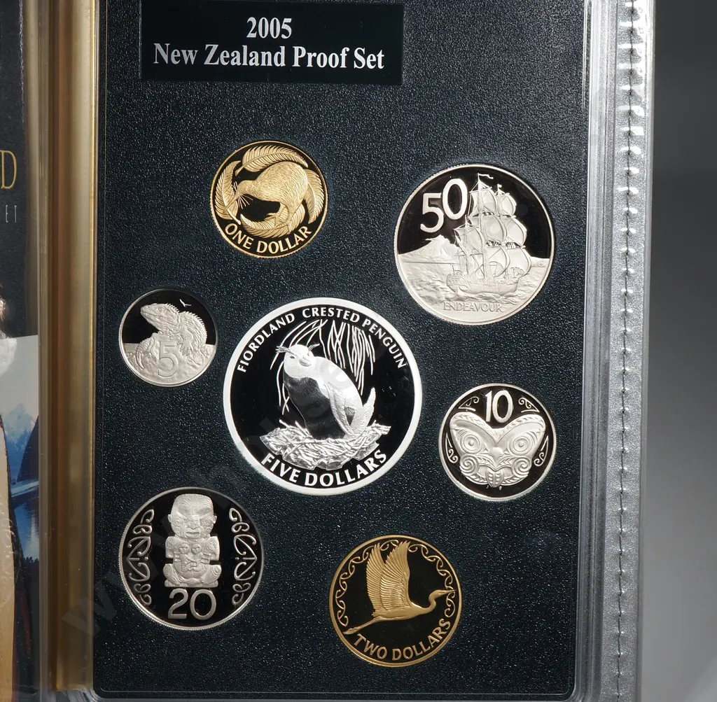 2005 New Zealand Proof Coin Set w Silver One Dollar Coin CV $175 Image 1++