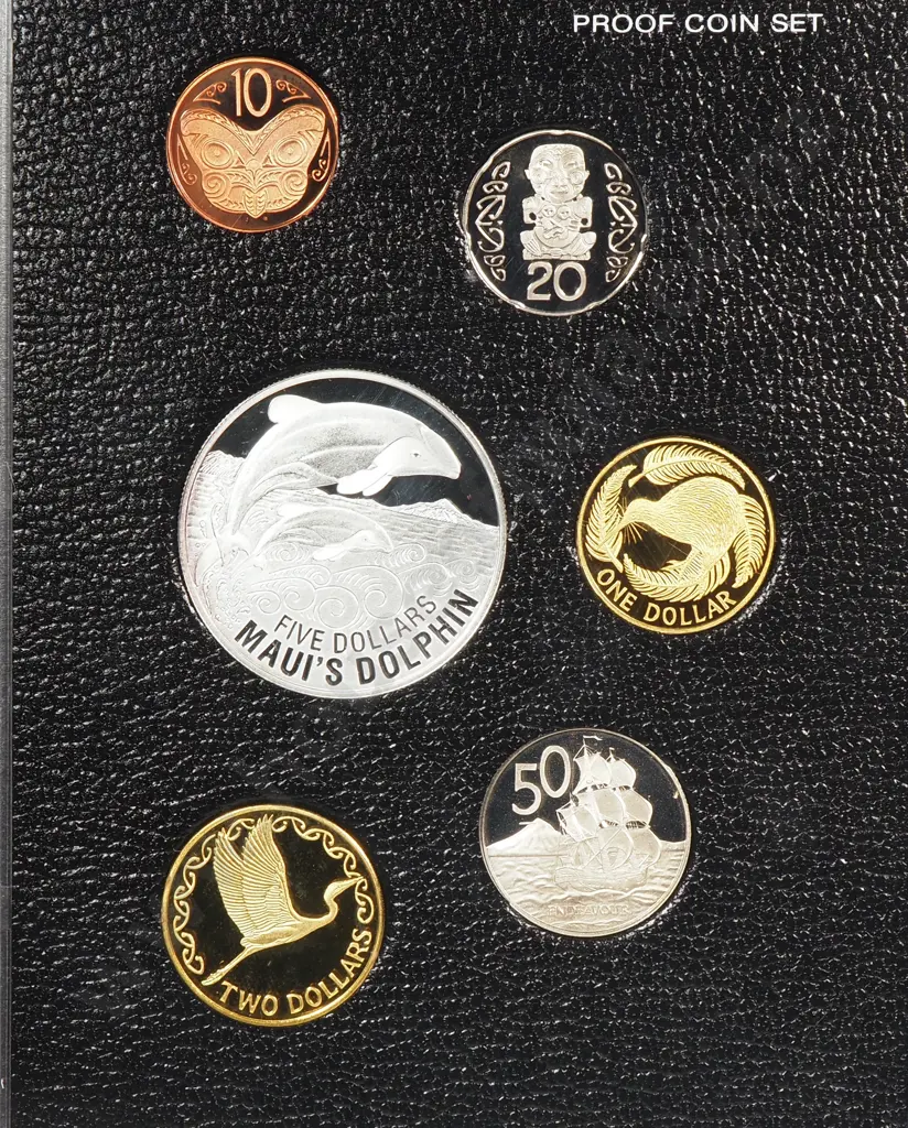 2010 New Zealand proof Coin Set w Silver One Ounce Proof Coin  Image 1++