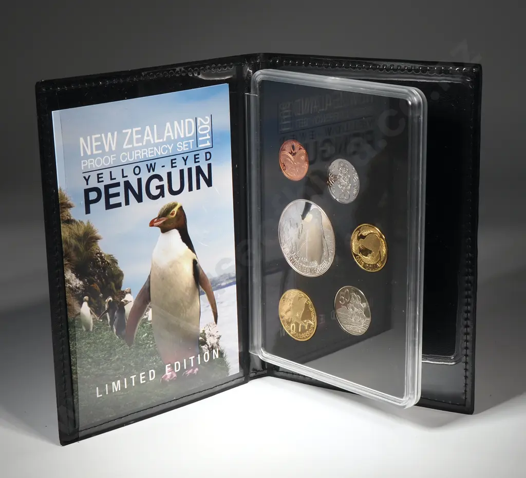 2011 New Zealand Proof Currency Set w One Ounce Silver Proof Coin - Yellow-eyed Penguin  Image 1++