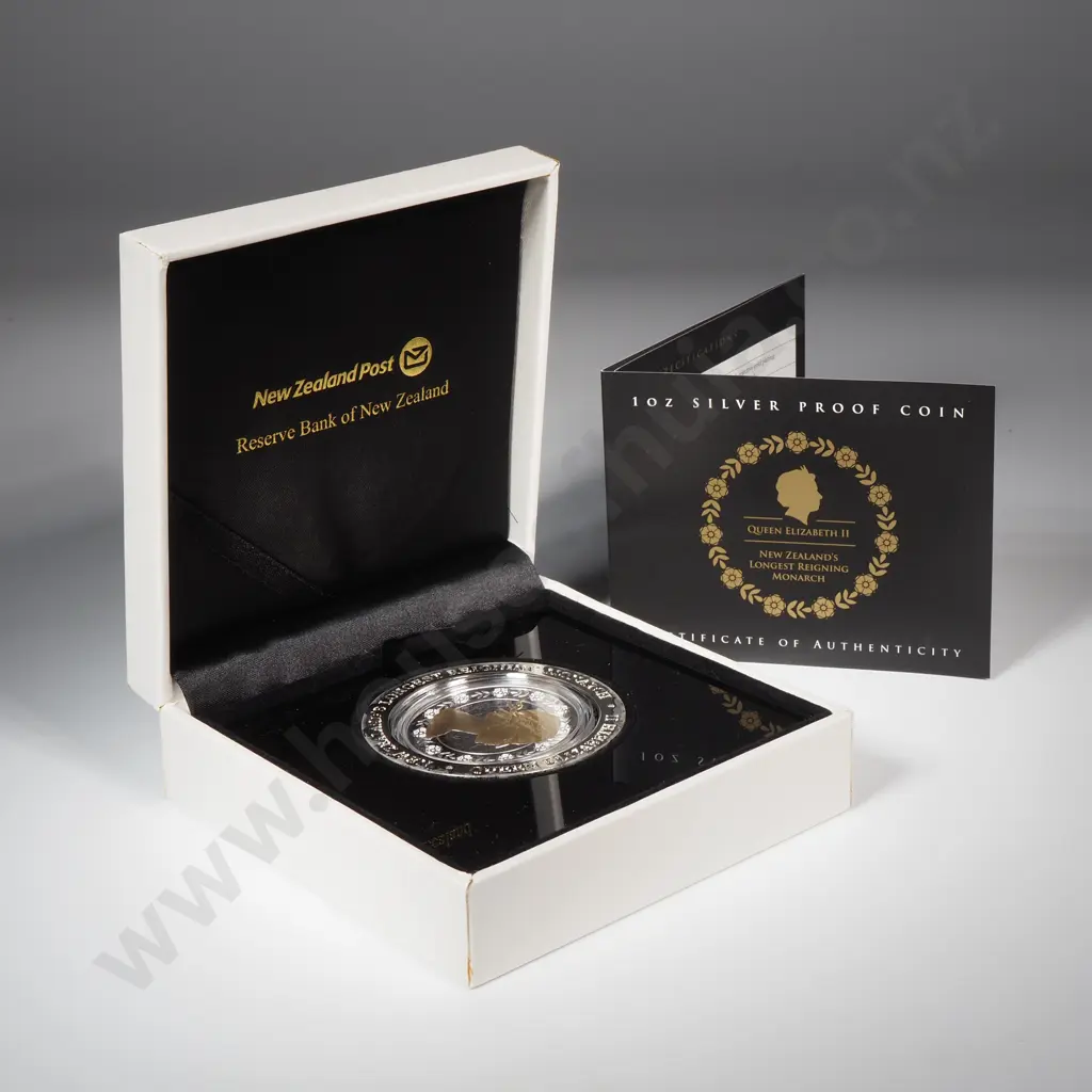 2015 QE II One Ounce Silver Proof Coin  Image 1++