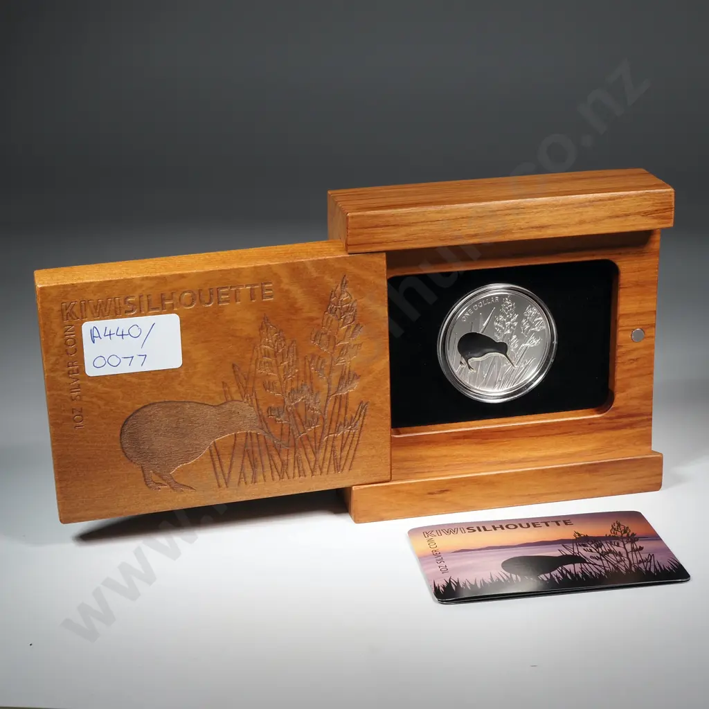 2015 New Zealand Kiwi Silhouette Coin One Ounce Silver Image 1++