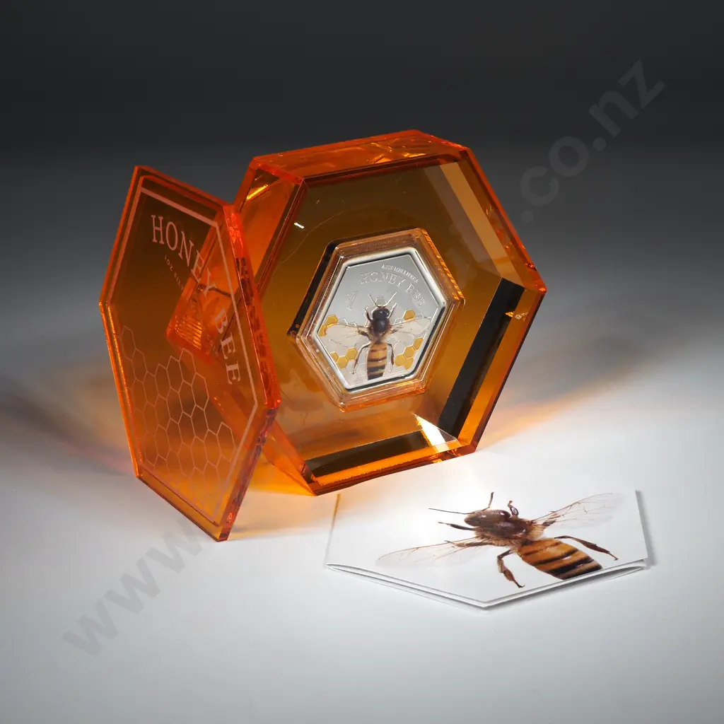 2016 Honey Bee One Ounce Silver Proof Coin  Image 1++