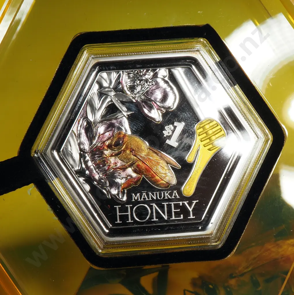 2018 New Zealand Manuka Honey Coin One Ounce Silver Proof Image 1++