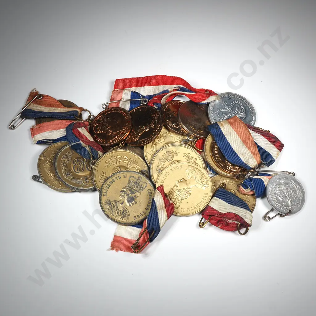 Large assorted lot of Elizabeth II Commemorative Medalettes    Image 1++
