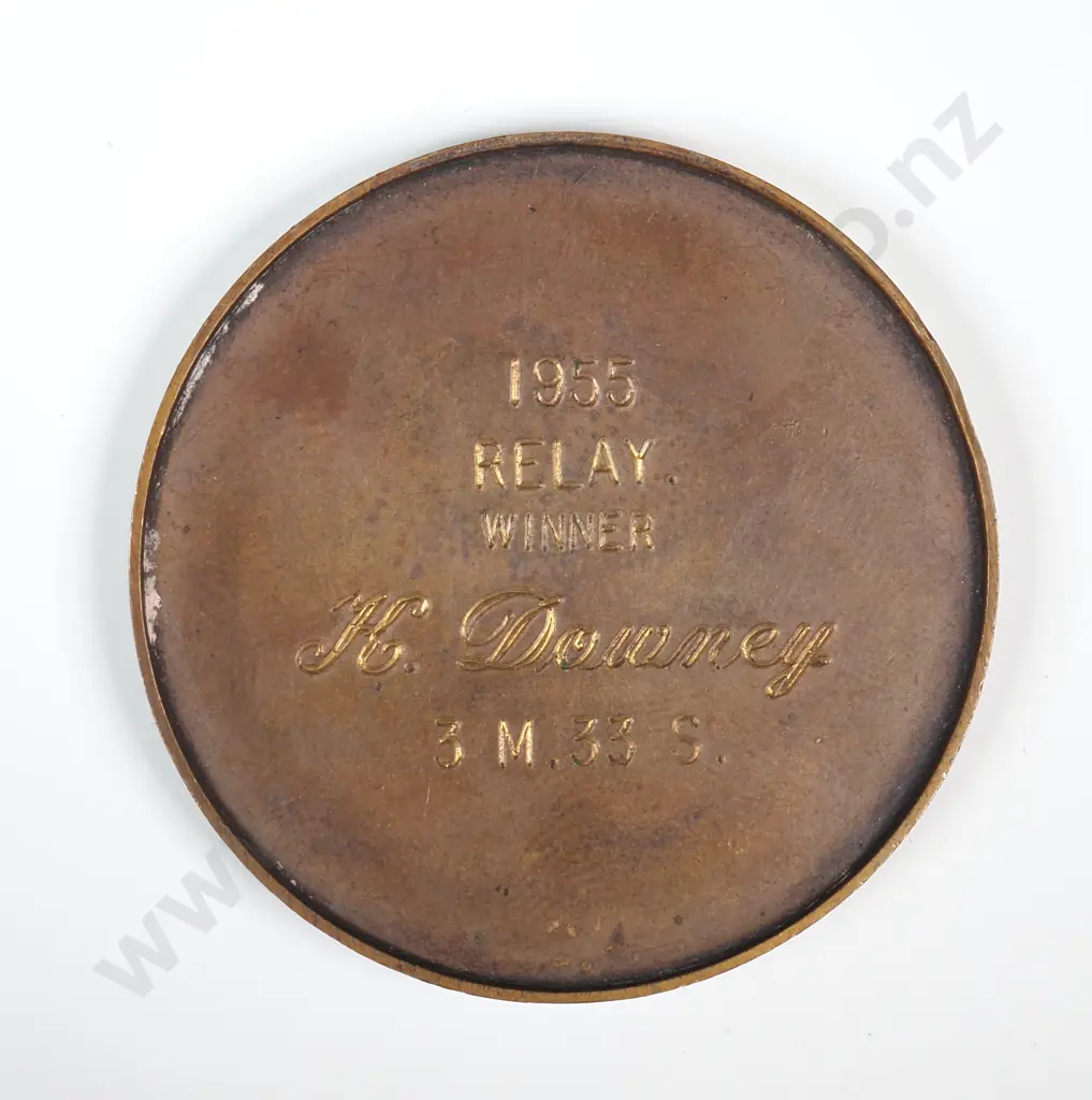 Copper medal “NZAAA / N.Z. AMATEUR CHAMPIONSHIP”, engraved “1955 / RELAY / WINNER / K DOWNEY / 3 M . 33 S.”, 40mm Image 1++