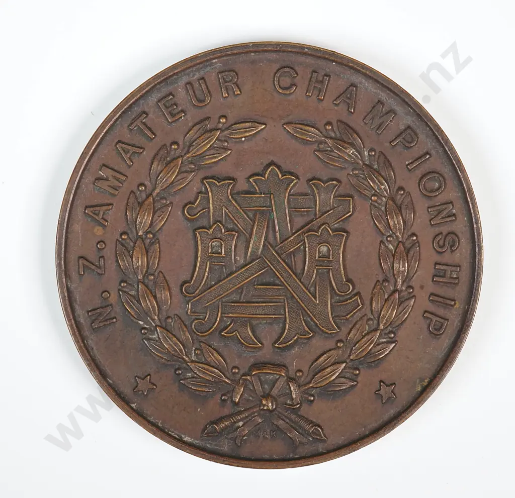 Copper medal “NZAAA / N.Z. AMATEUR CHAMPIONSHIP”, engraved “1955 / RELAY / WINNER / K DOWNEY / 3 M . 33 S.”, 40mm Image 1++