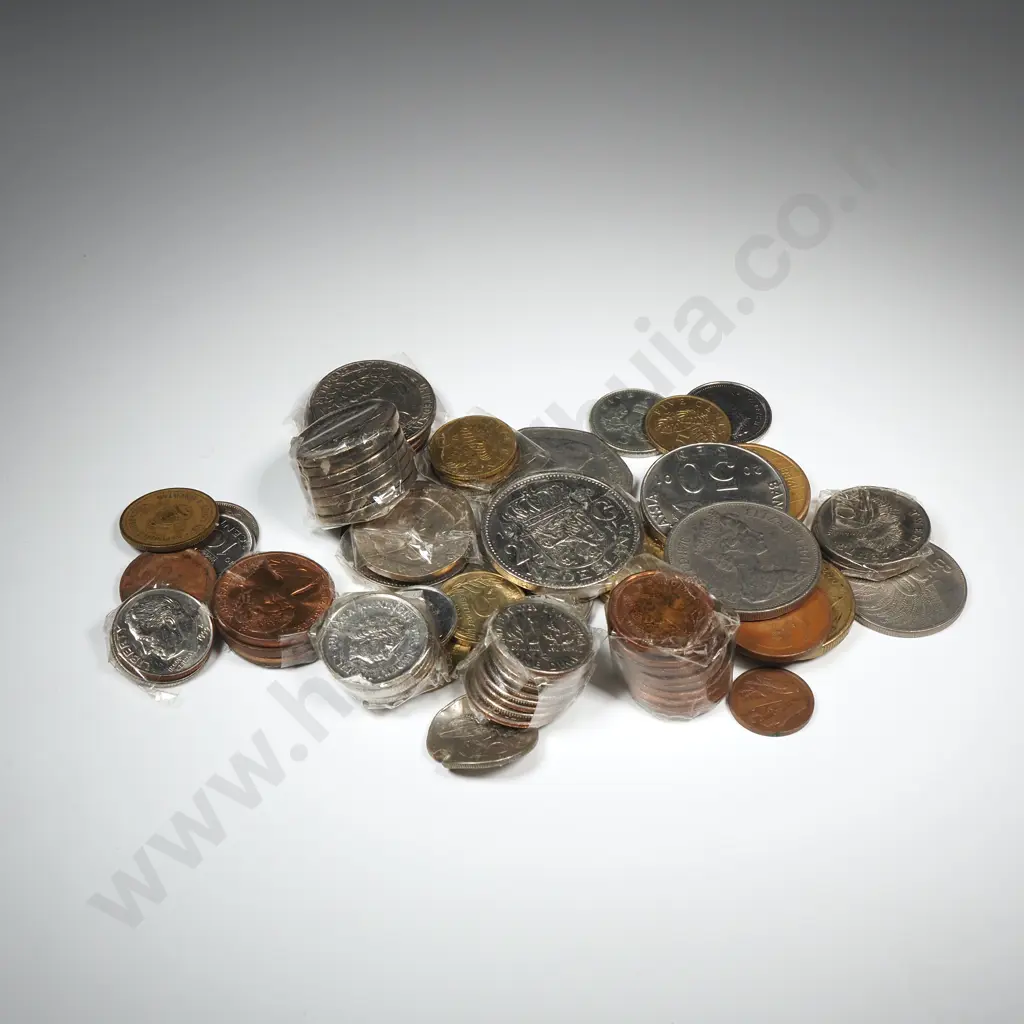 Assorted Lot of World Coinage  Image 1++