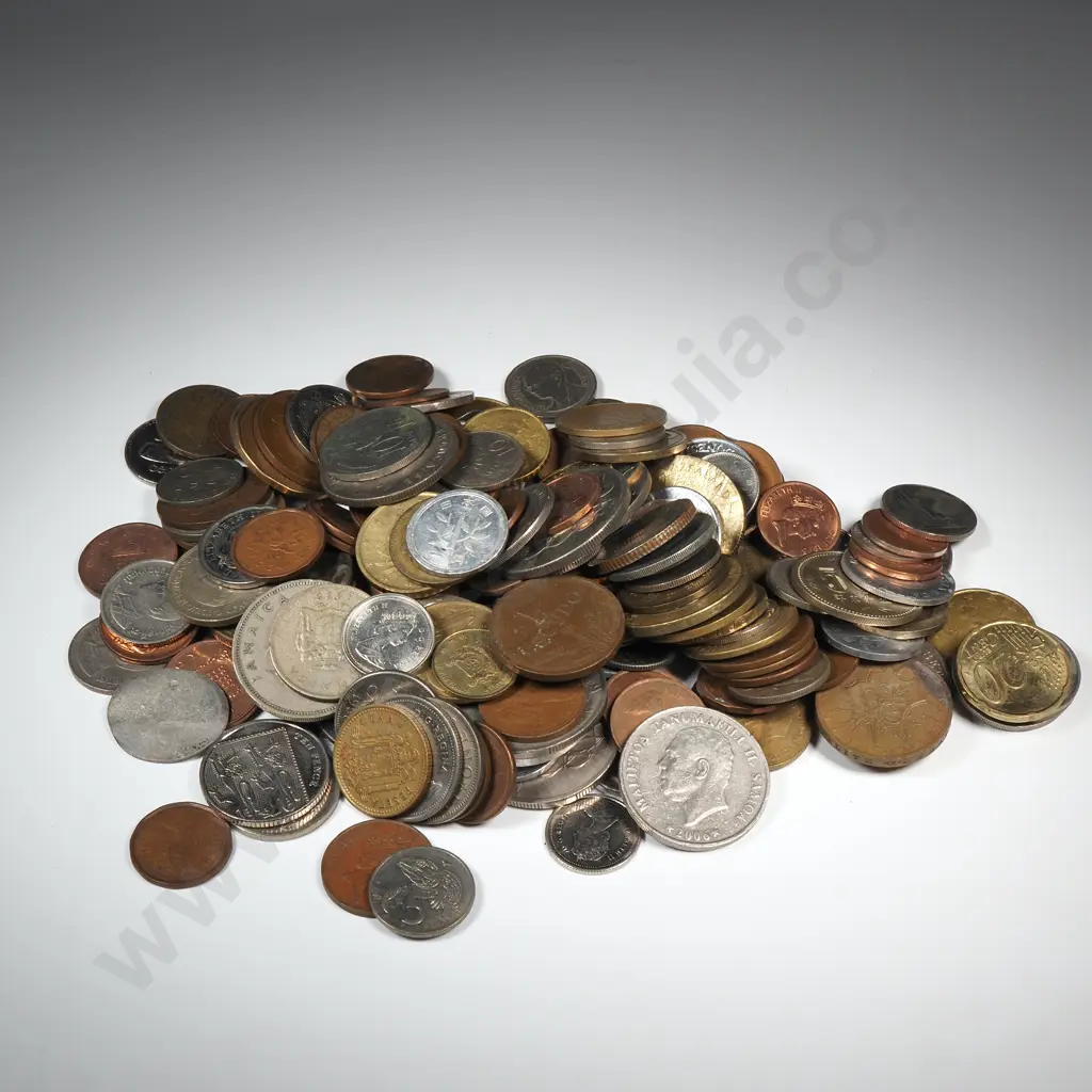 Assorted Lot of World Coinage   Image 1++