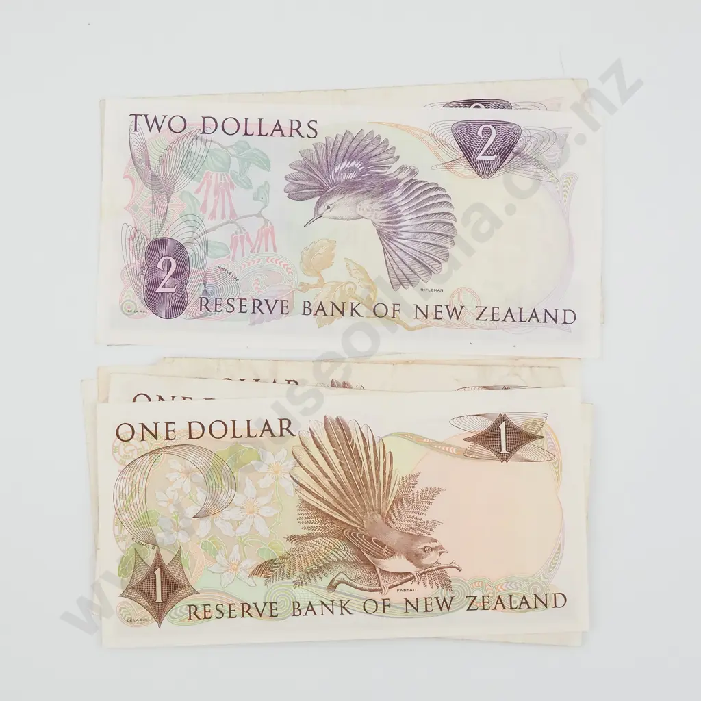 Assorted New Zealand Banknotes Image 1++