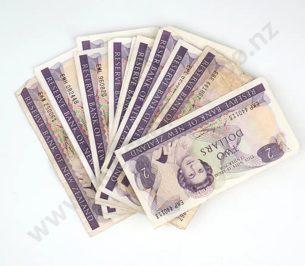 18 New Zealand Brash & Russell Two Dollar Banknotes - Circulated Condition  Image 1++