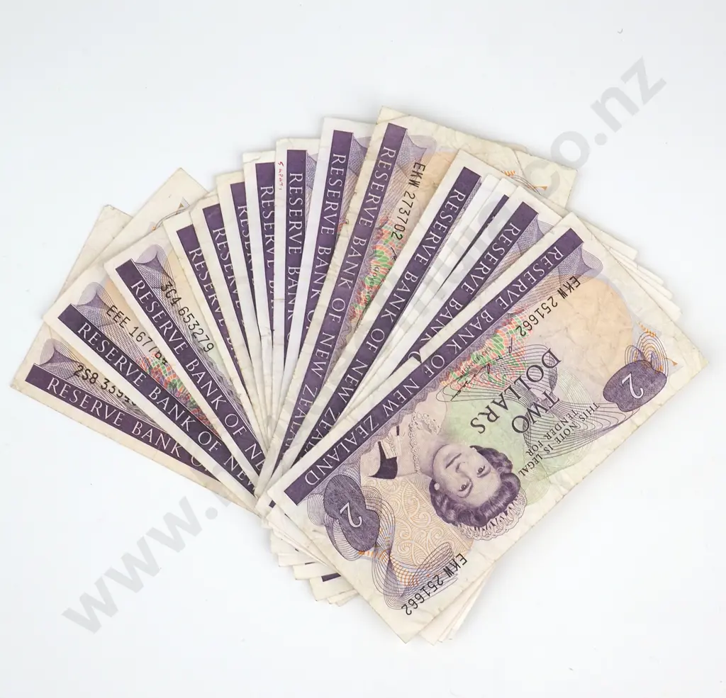 15 New Zealand Russel & Hardie Two Dollar Banknotes - Circulated Condition  Image 1++