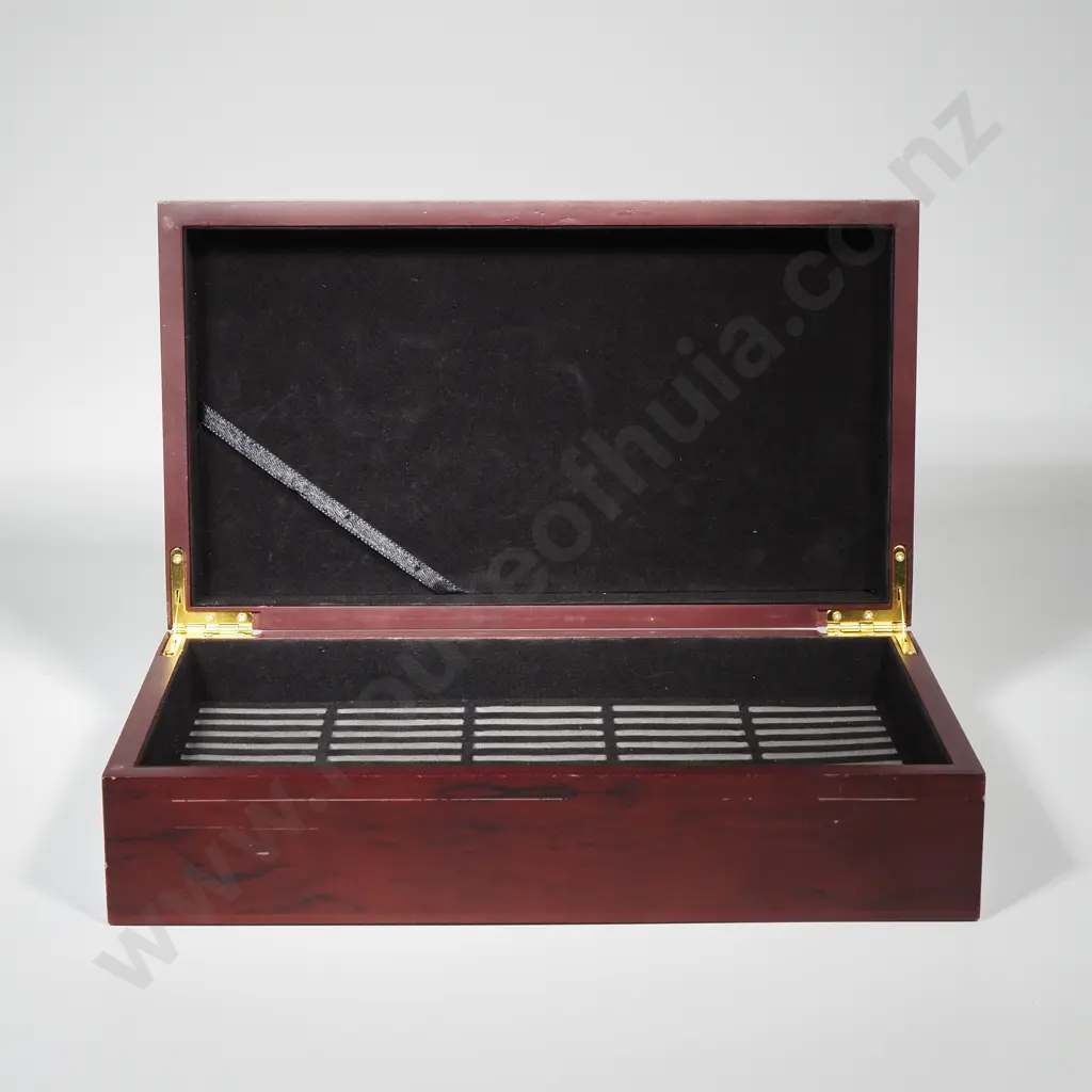 Wooden Coin Display Box  Image 1++