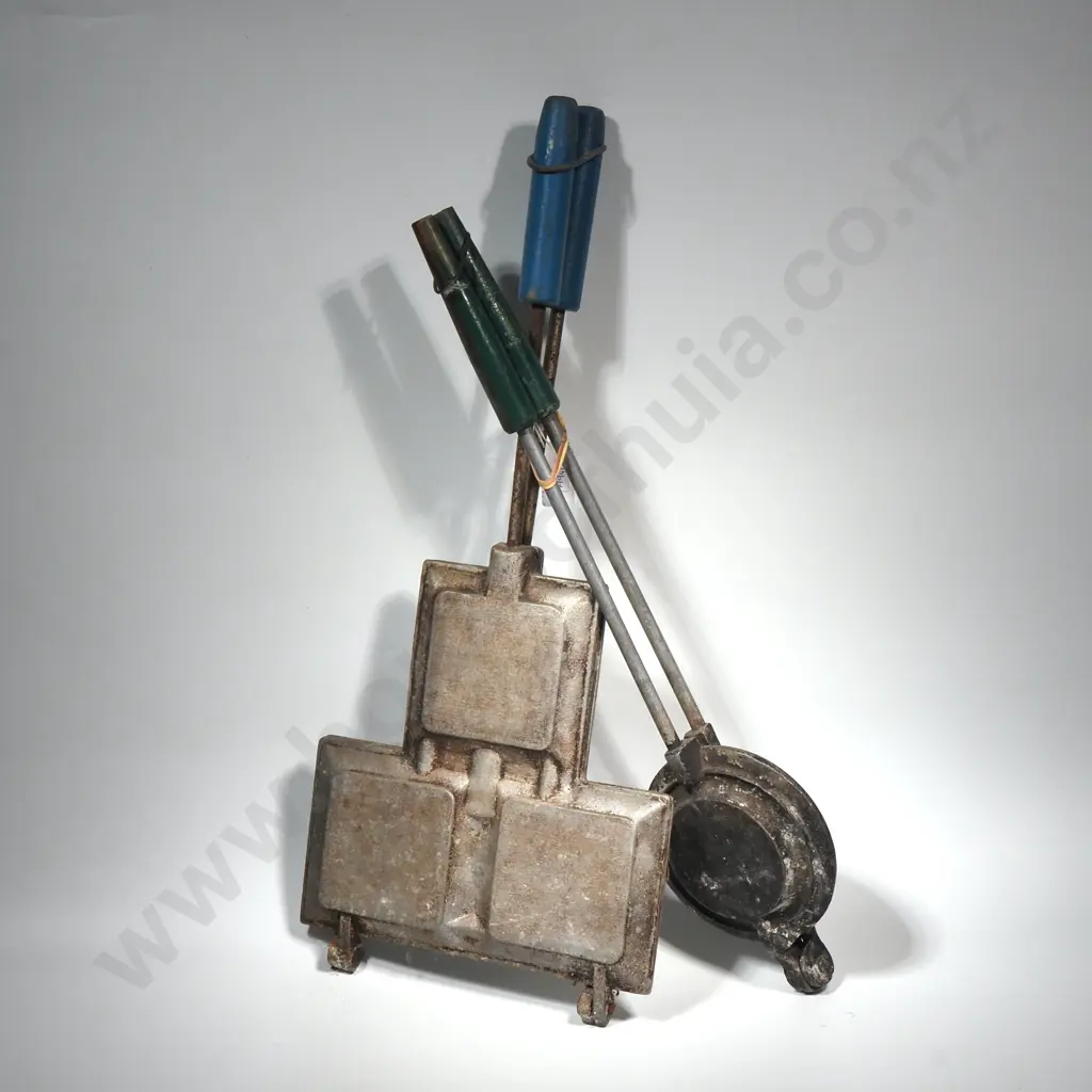 Two Vintage Waffle Irons Image 1++