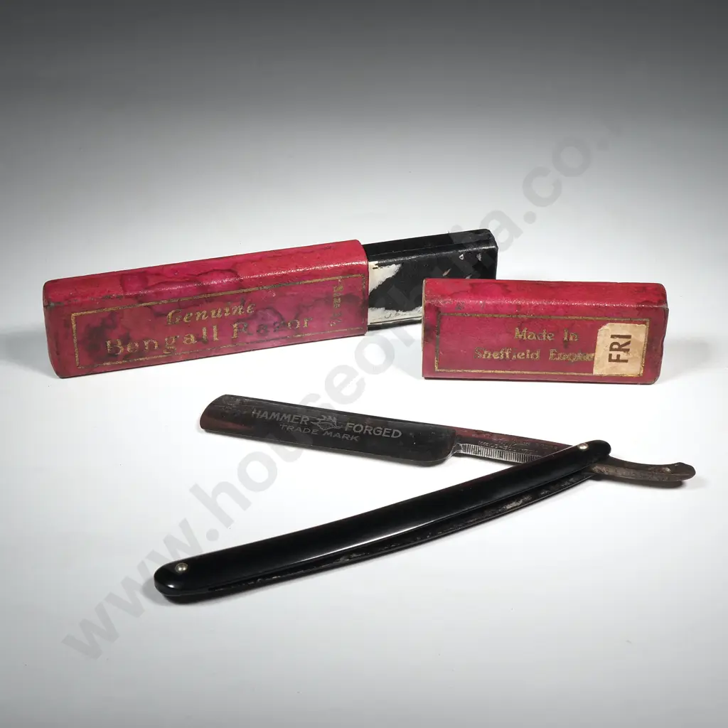 A Boxed Cut Throat Razor Image 1++