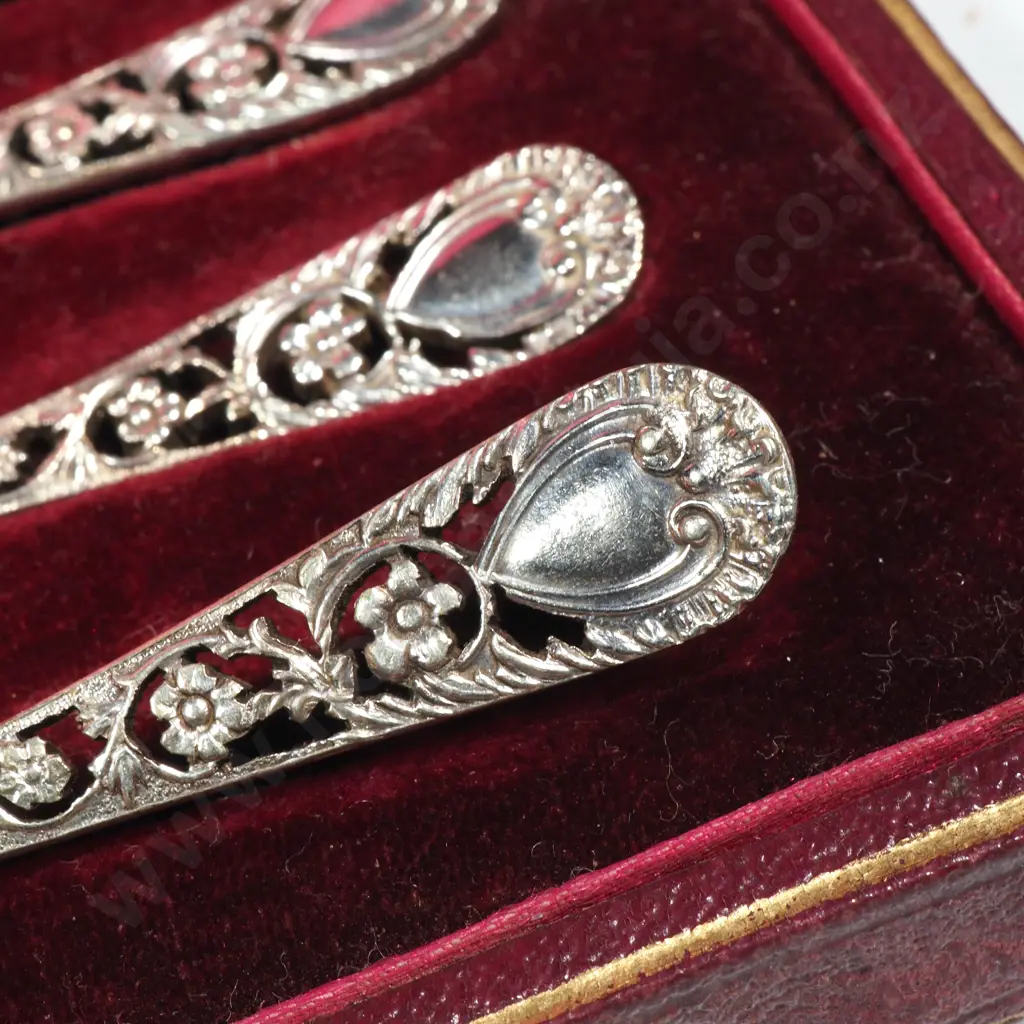 Cased Set of Six Vintage S/P Foliate Desert Forks Image 1++