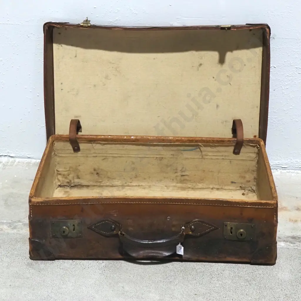 Vintage Quality Leather Suitcase w Brass Locks Image 1++
