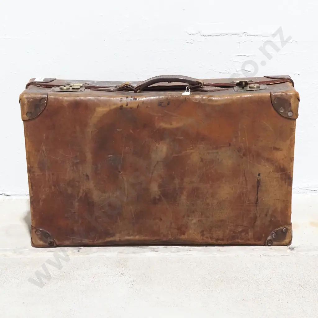 Vintage Quality Leather Suitcase w Brass Locks Image 1++