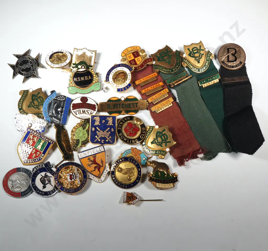 Large Assorted Lot of Vintage Bowling Related Badges  Image 1++