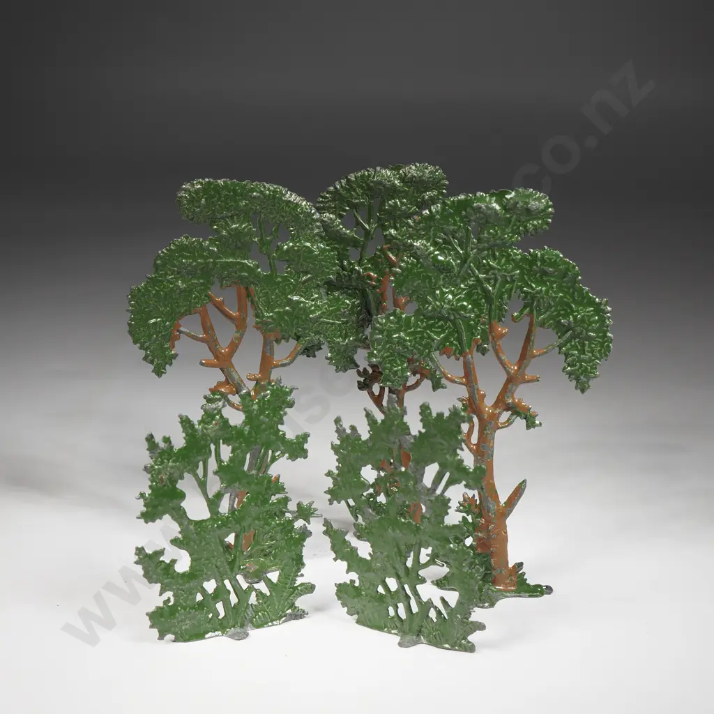 Eight Britains Vintage Painted Hollow-Cast Lead Trees/Bushes Image 1++