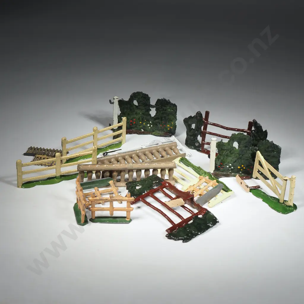 Lot of Various Britains Vintage Painted Hollow-Cast Lead Fences, Gates & Balustrades Image 1++