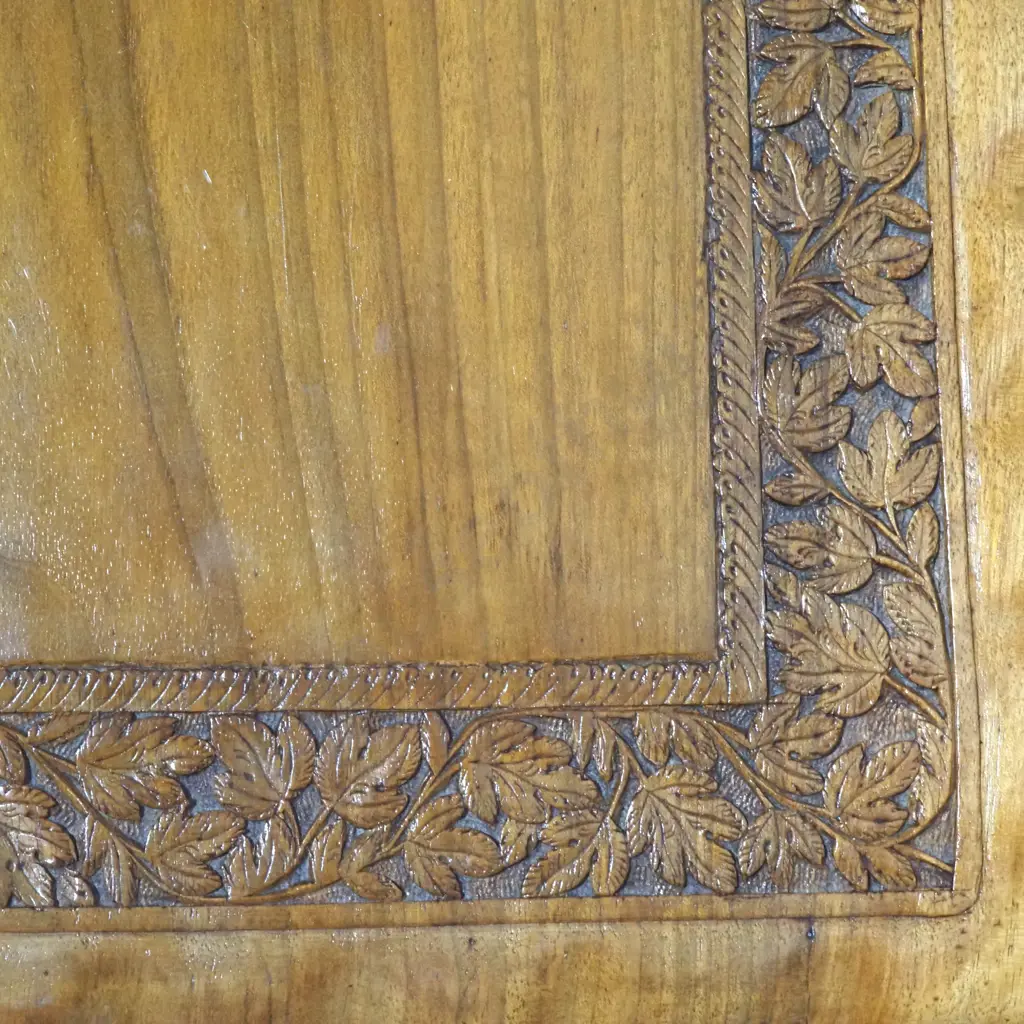 Vintage Coffee Table  With Two Side Tables Below. All Tables with Scalloped & Foliate Carved Border On Cabriole Legs Image 1++