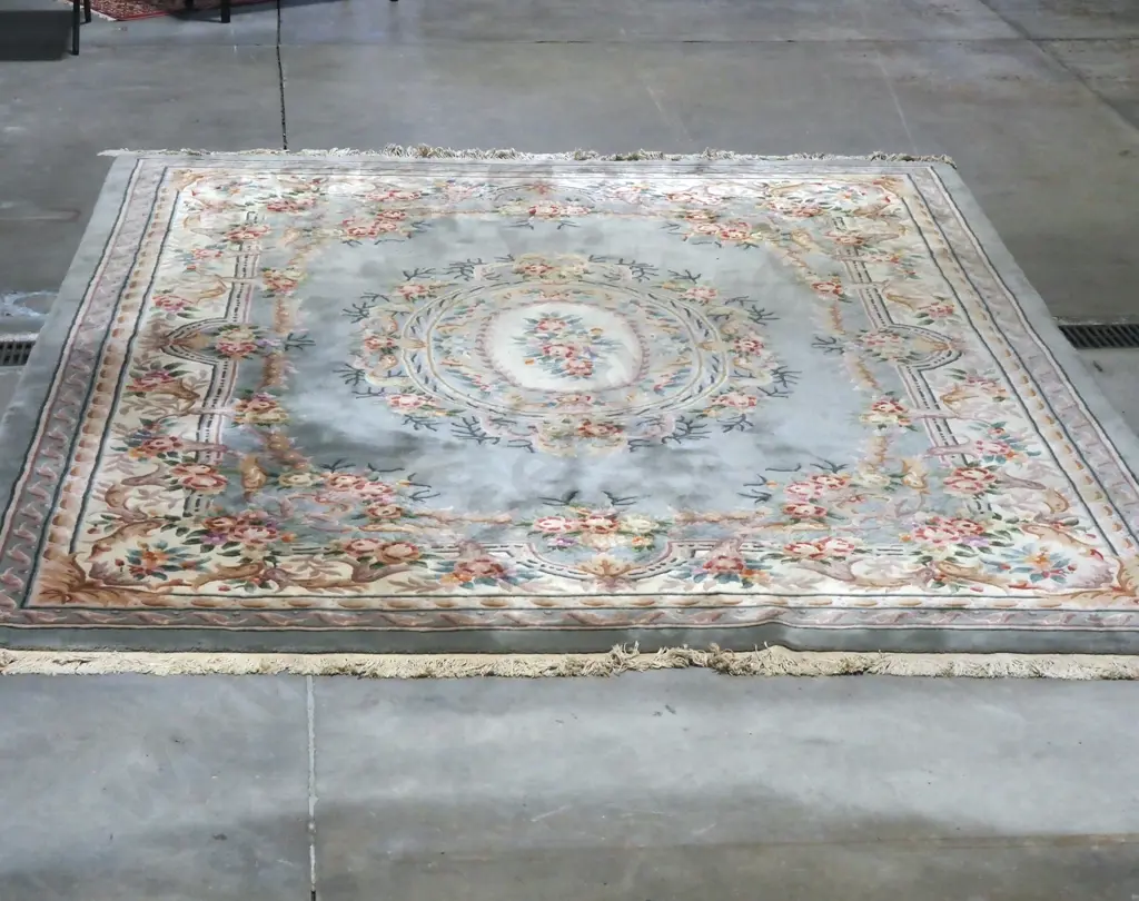 Very Large Kayam Aubusson Oriental Style Woollen Style Rug Featuring Flowers & Foliage In Subdued Tones. Image 1++