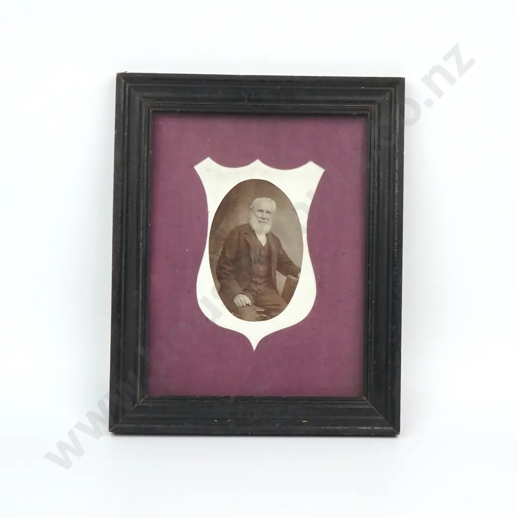 Oval Photograph From The Late 19th Century Depicting A Seated Gentleman In A Vintage Frame   Image 1++