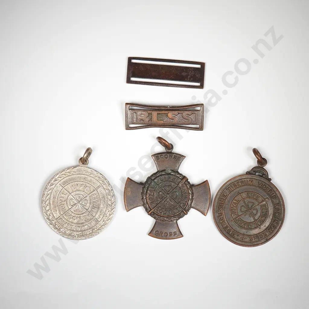 Three Life Saving Medals to Lorraine Murray  Image 1++