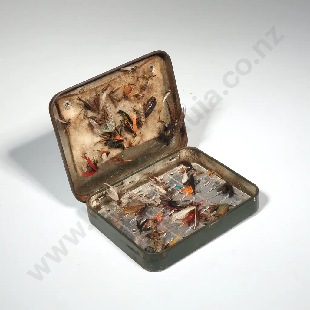 The Loch Leven Eyed Fly Box w A Good  Quantity Of Flies  Image 1++