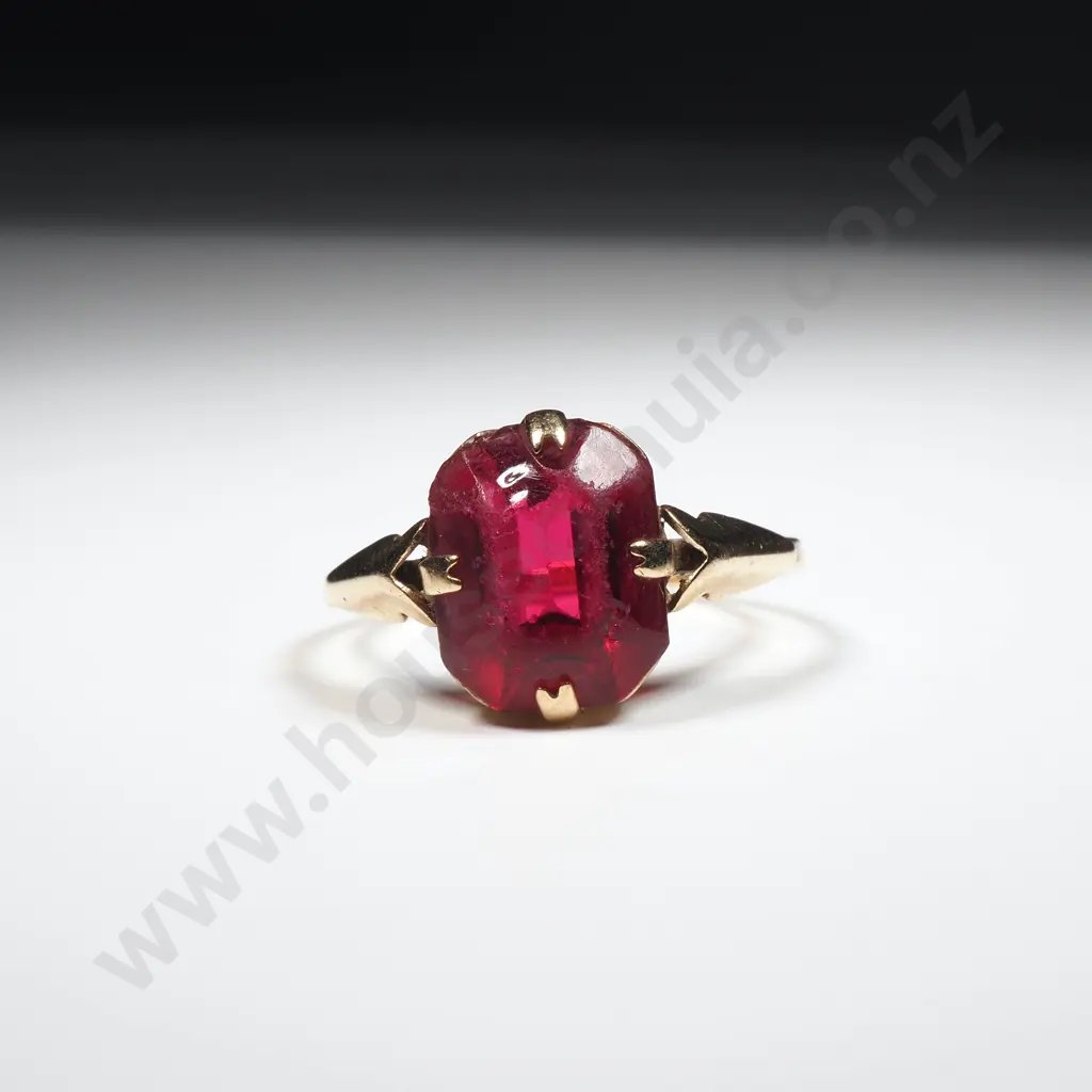 9ct Gold Red Gem Ring Image 1++