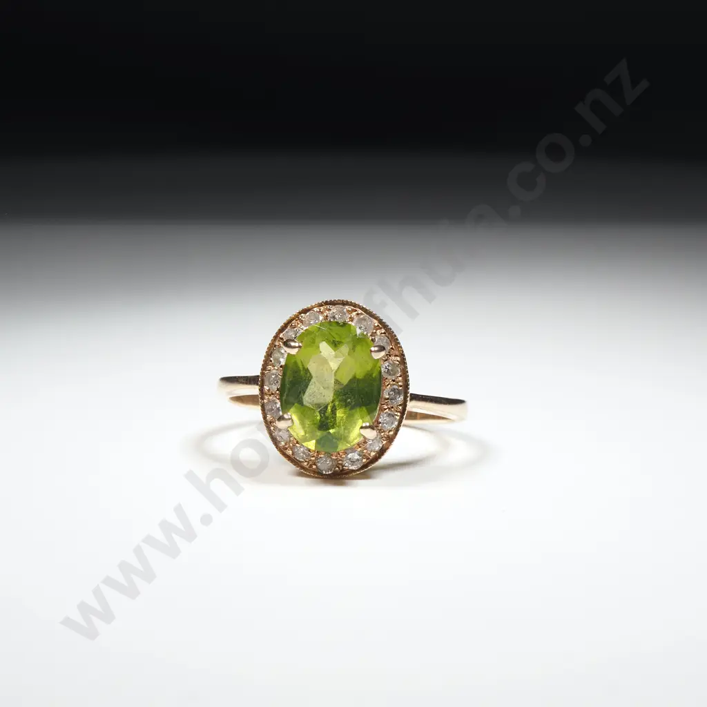 Stylish 9ct Gold Diamond & Green Gem Ring Image 1++