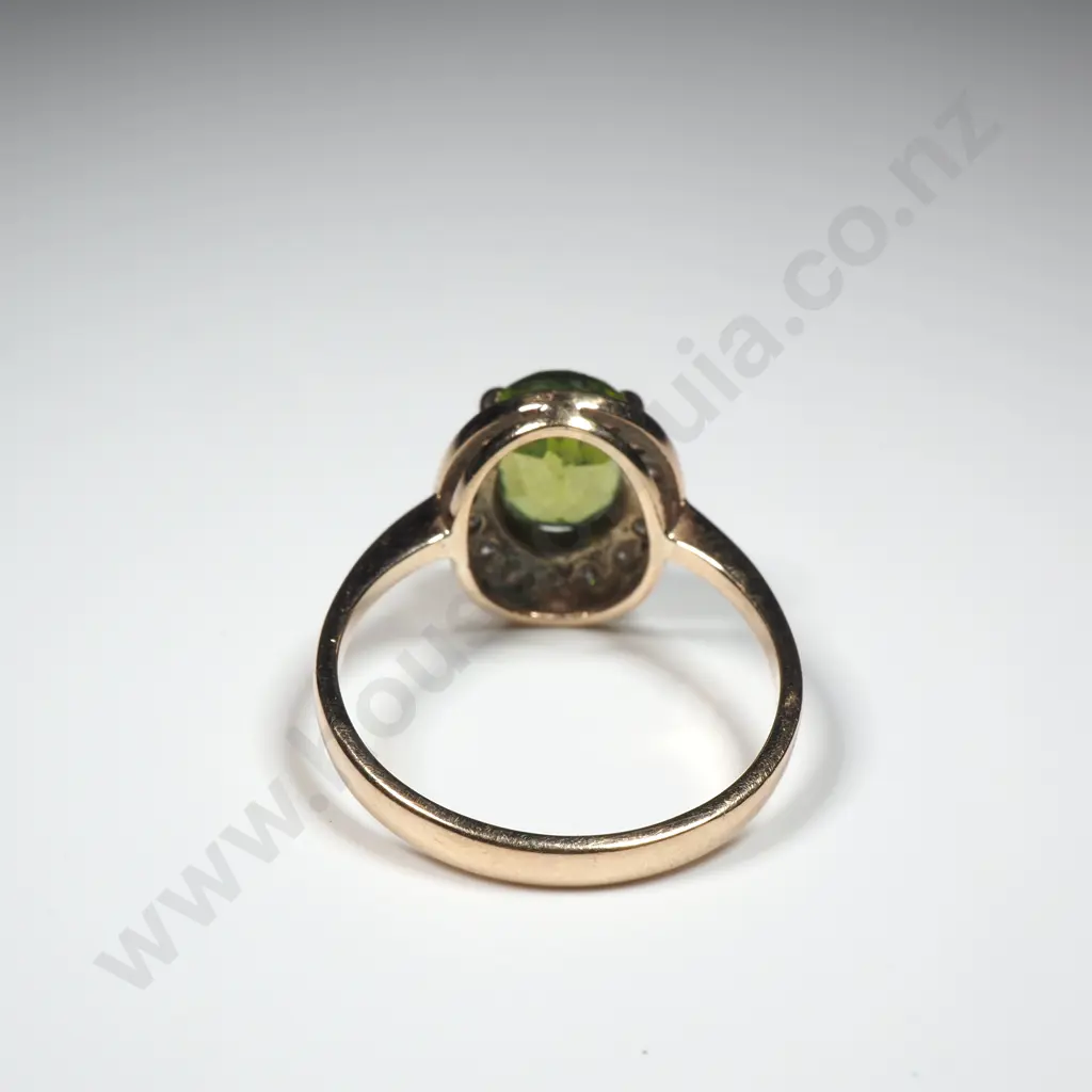 Stylish 9ct Gold Diamond & Green Gem Ring Image 1++