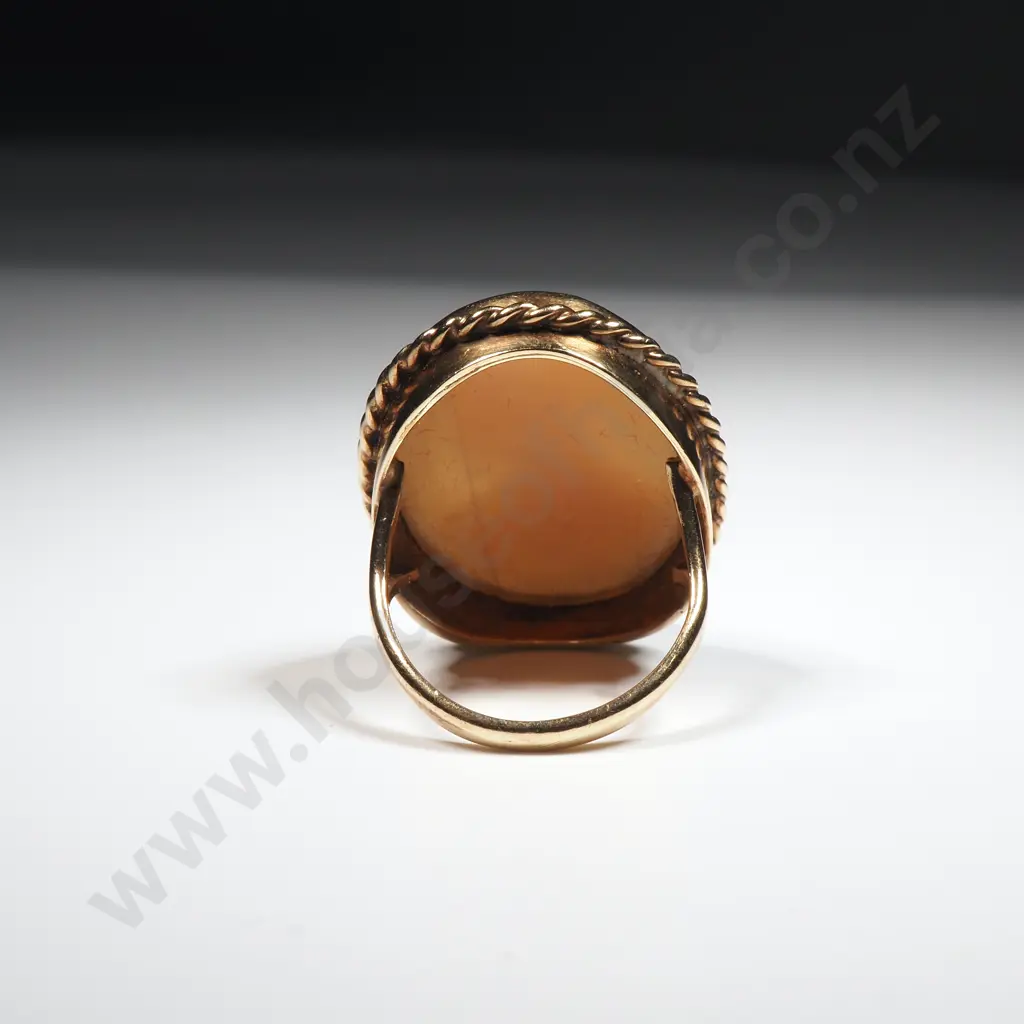 Substantial Vintage 9ct Gold Cameo Ring Image 1++