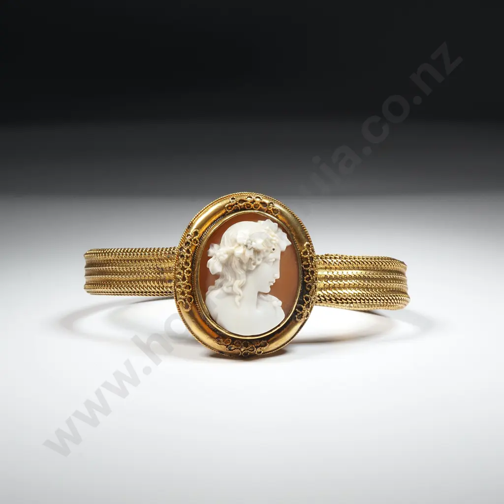 Antique 15ct Gold Cameo Bracelet in Impressive Antique Case Image 1++