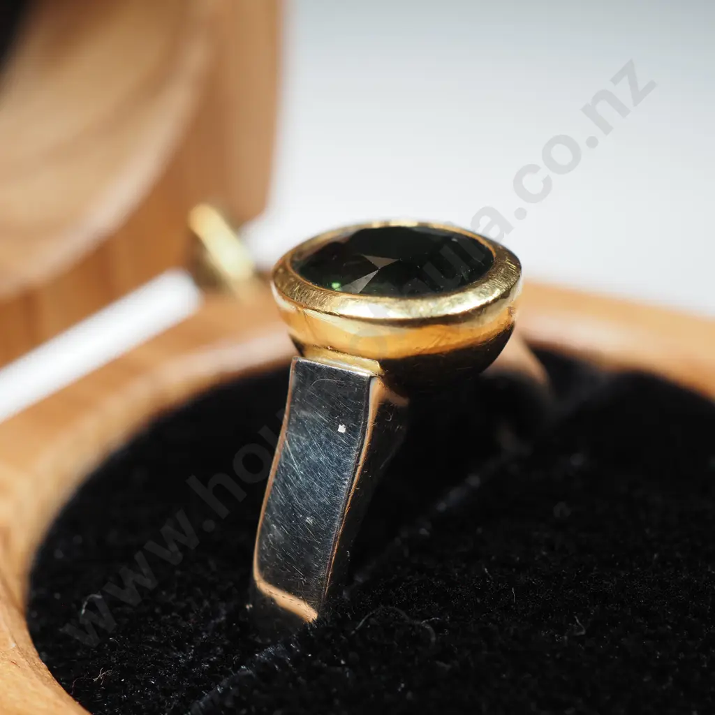 Mason Carter 9ct & 22ct Gold Green Gem Ring Image 1++