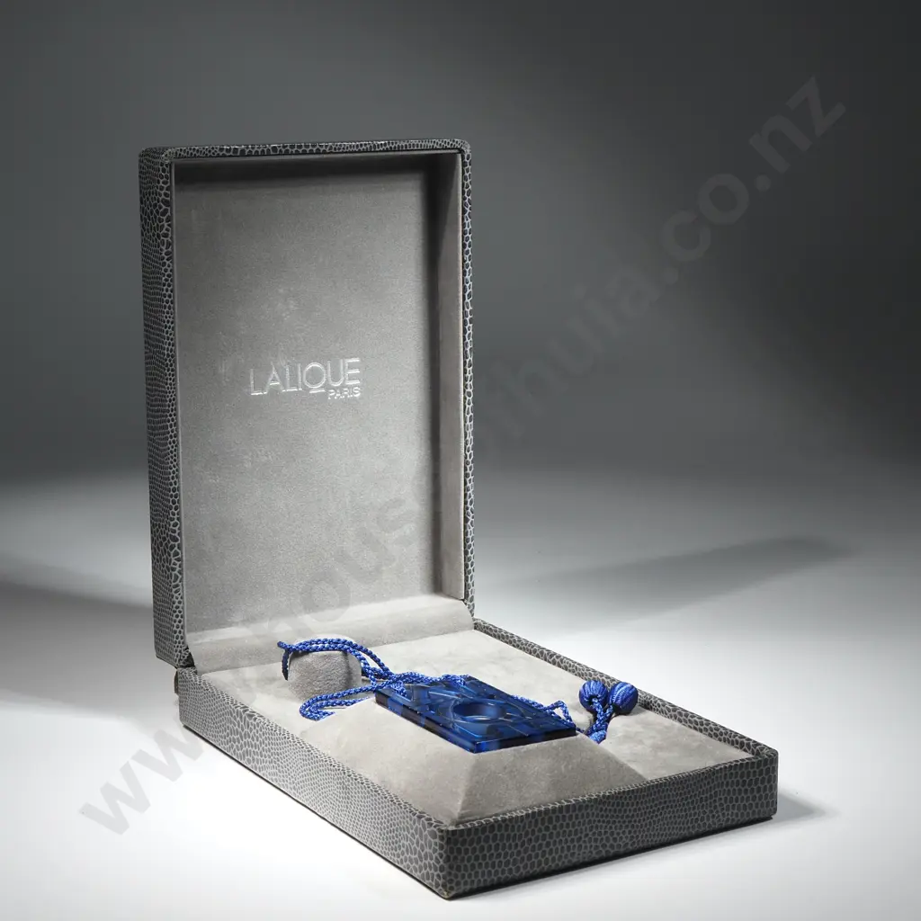 Lalique Glass Necklace in Original Box Image 1++