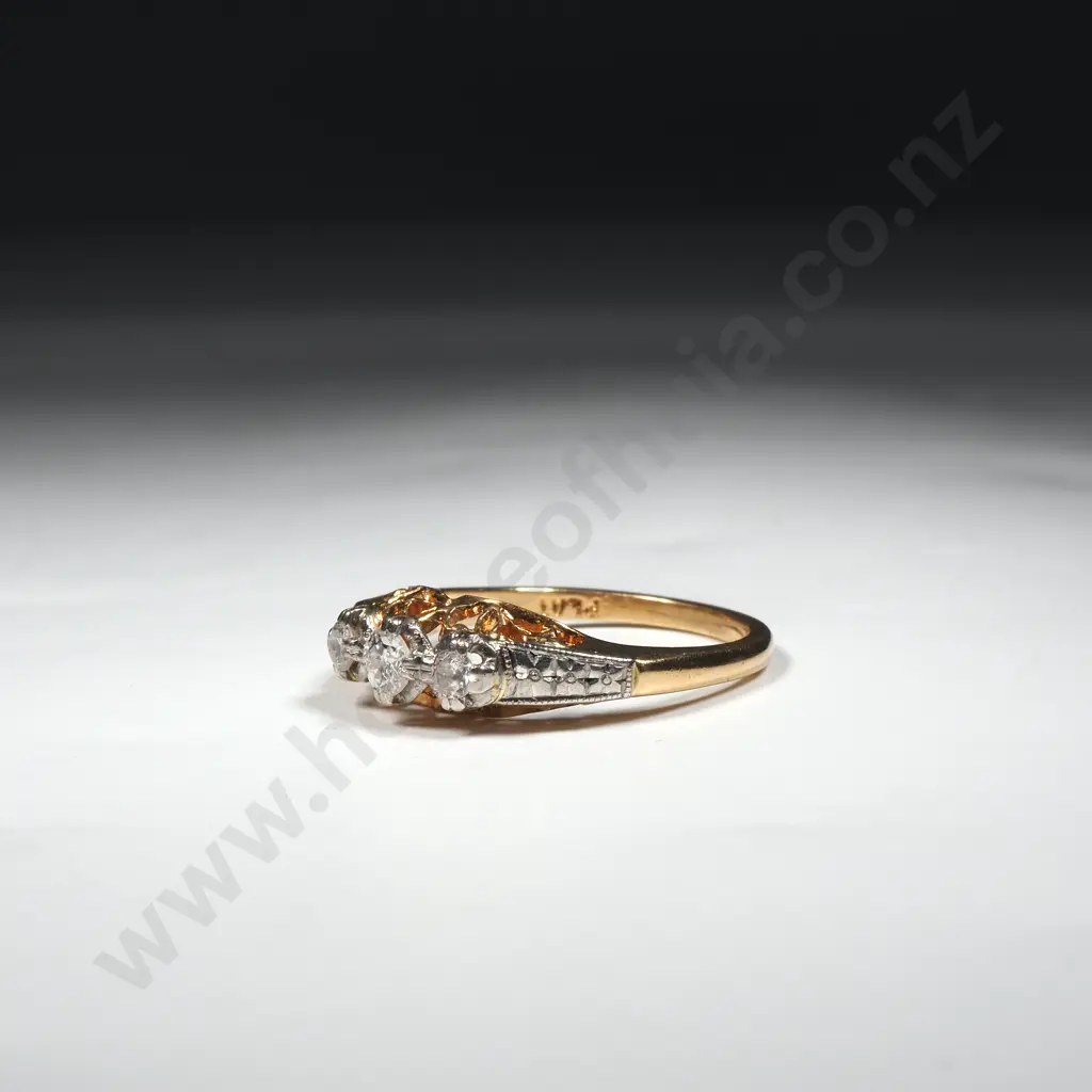 18ct Yellow Gold & Platinum Solitaire Diamond Set Filigree Ring - Valuation  $2,990 Image 1++