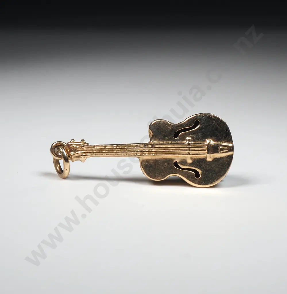 9ct Gold Guitar Pendant Image 1++