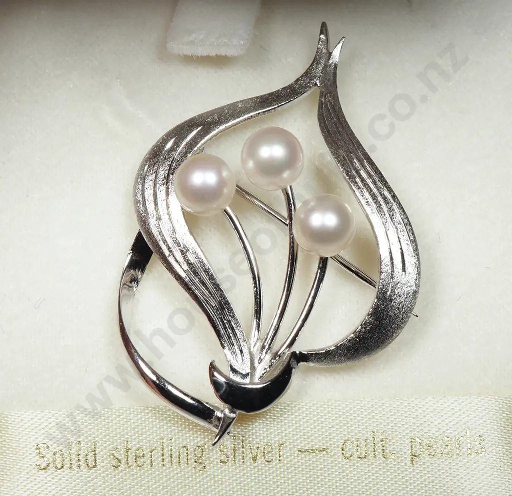 Boxed Toyomoto Sterling Silver & Cultured Pearl Brooch Image 1++