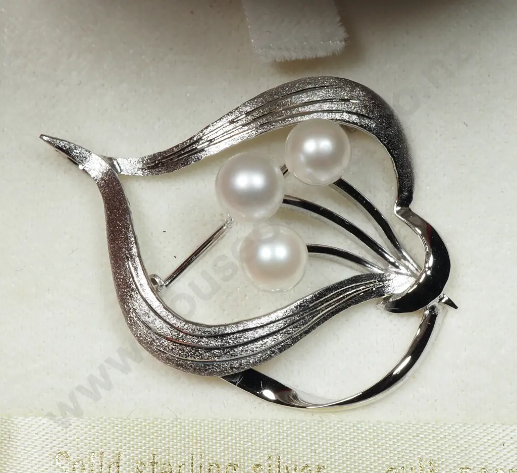 Boxed Toyomoto Sterling Silver & Cultured Pearl Brooch Image 1++