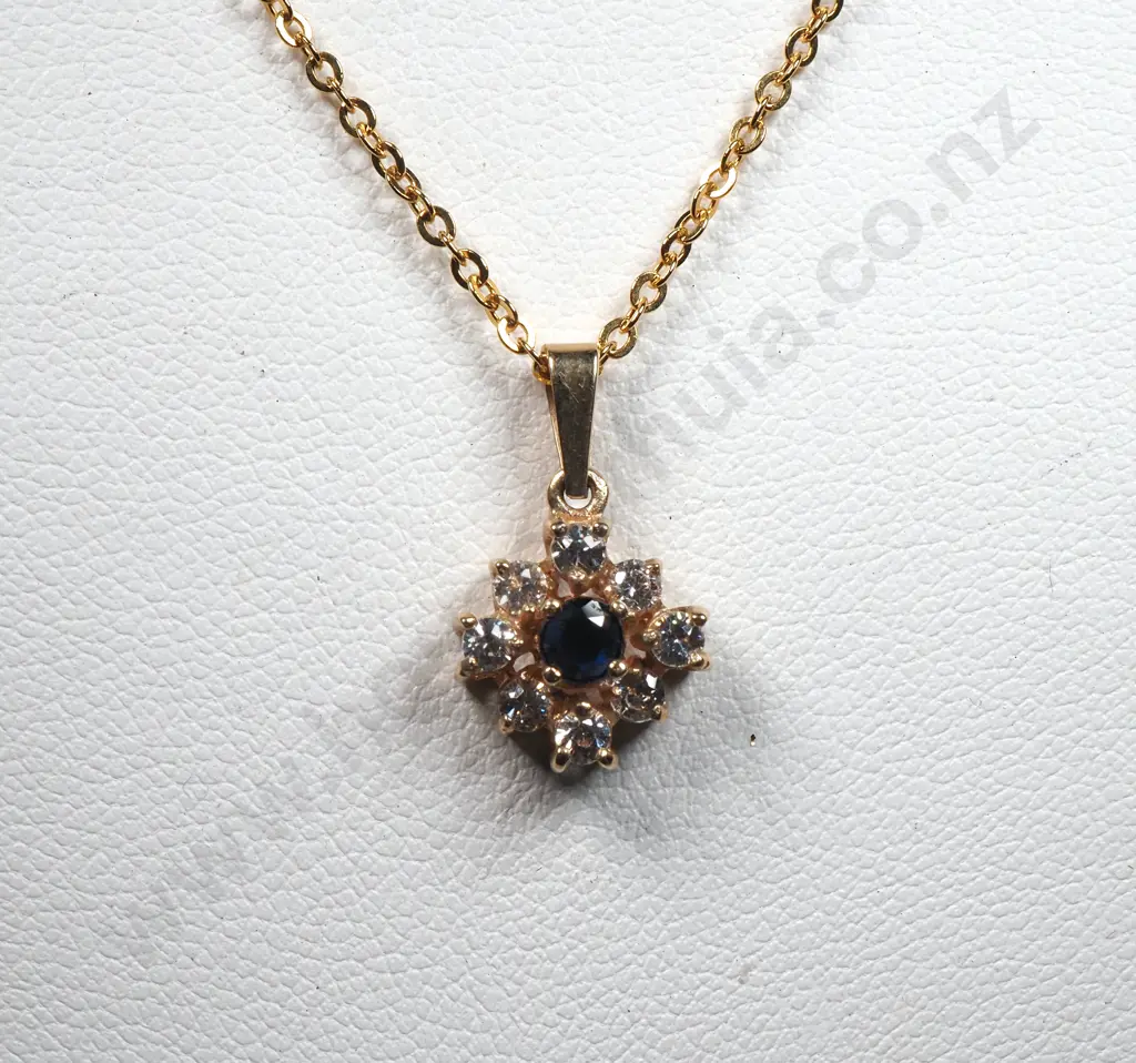 Gold Tone Crystal/Black Gem Style Pendant w Gold Tone Chain Image 1++