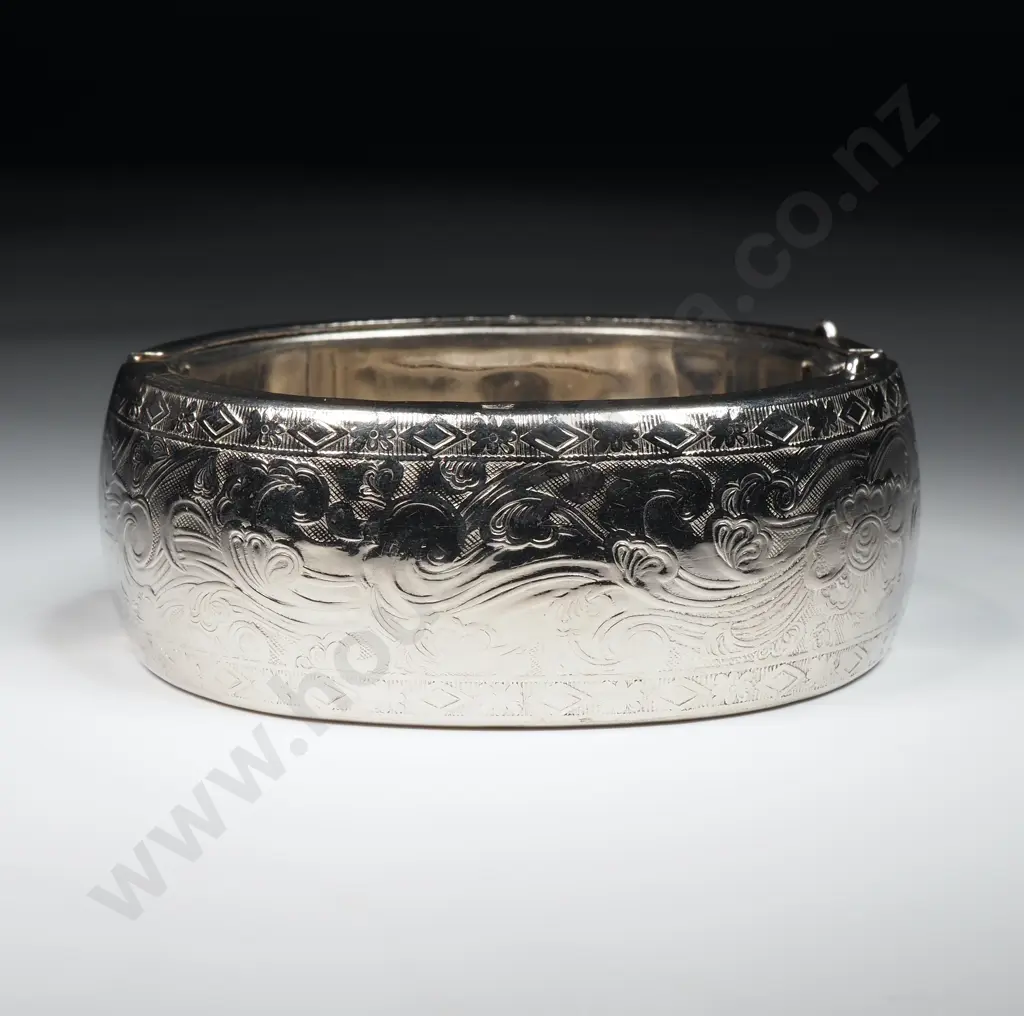 Large Base Metal Hinged Bangle A/F Image 1++