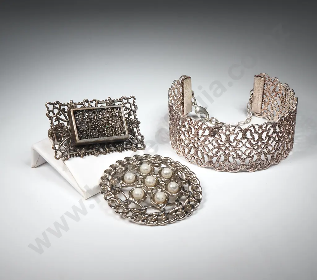 Three Pieces of Filigree Costume Jewellery  Image 1++