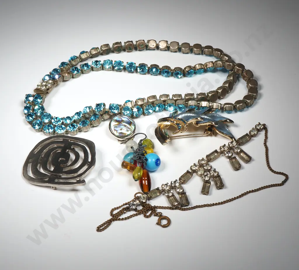 Assorted Lot of Vintage Costume Jewellery Image 1++