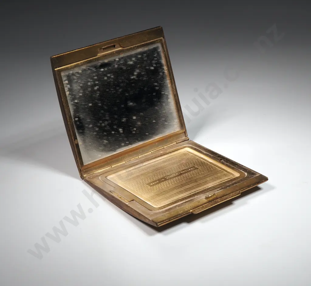 Art Deco Style Engine Turned Powder Compact By Zenette  Image 1++