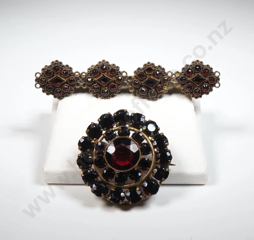 Two Vintage Garnet Brooches  Image 1++
