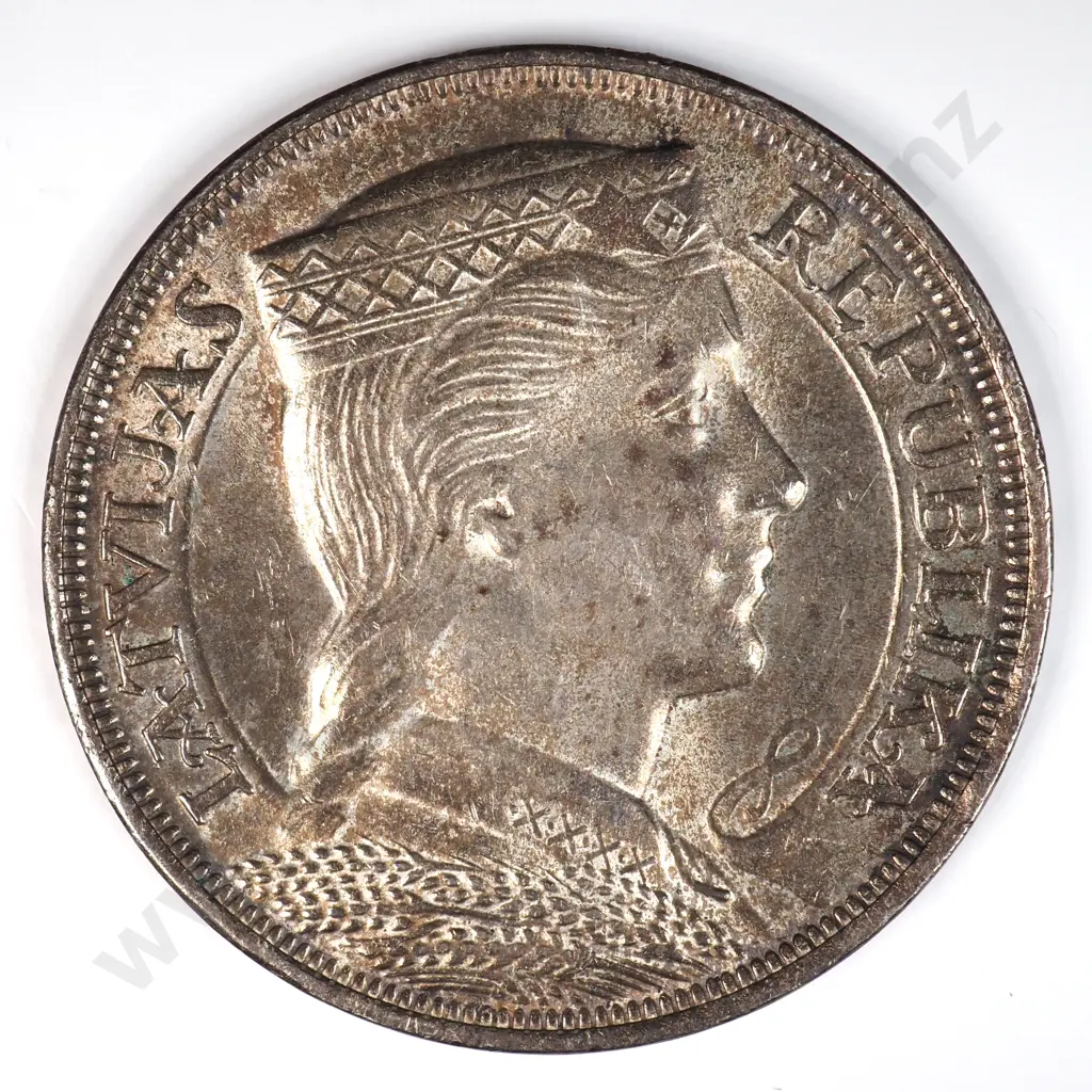 Latvia 1932 Five Lati, Almost Uncirculated Image 1++