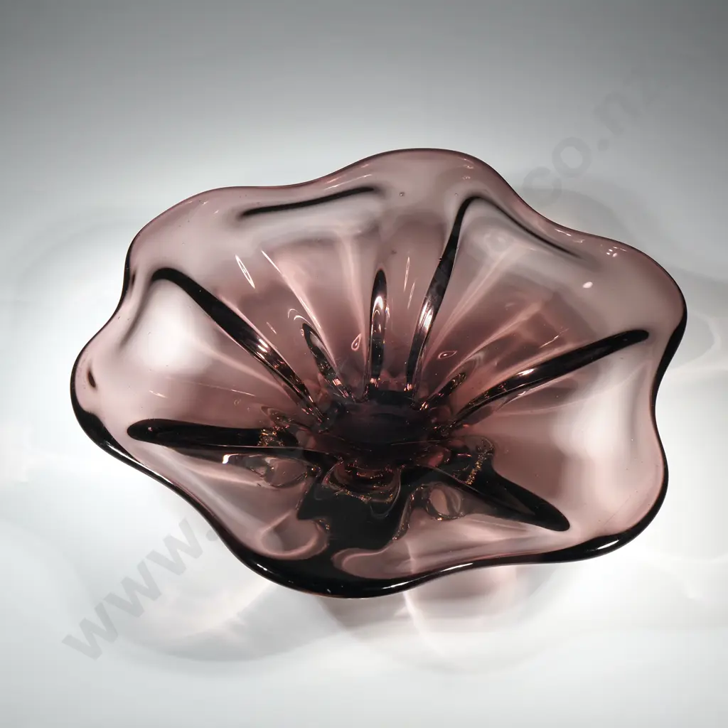 Modernist Art Glass Bowl Image 1++