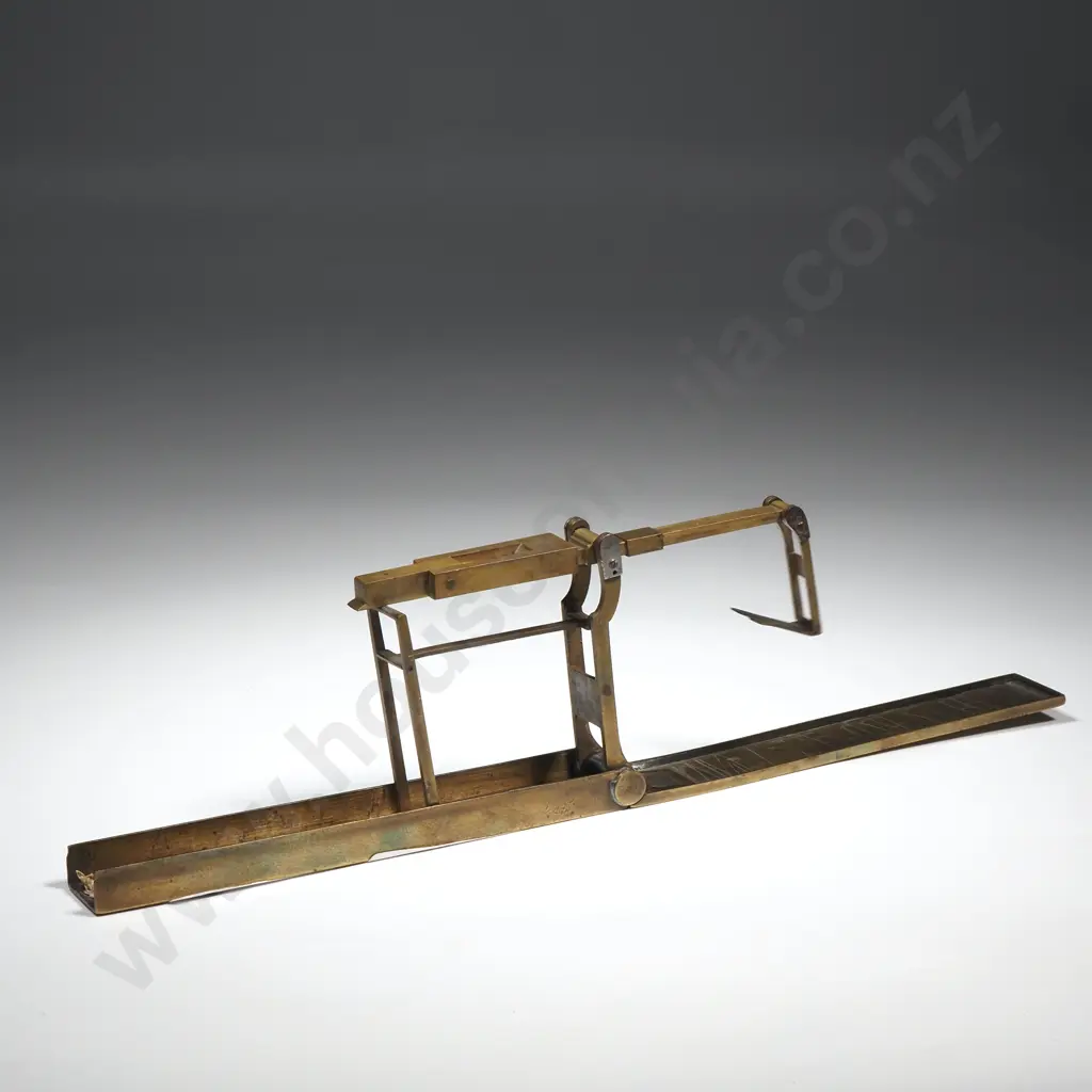 Antique Brass Portable Sovereign Scale Image 1++