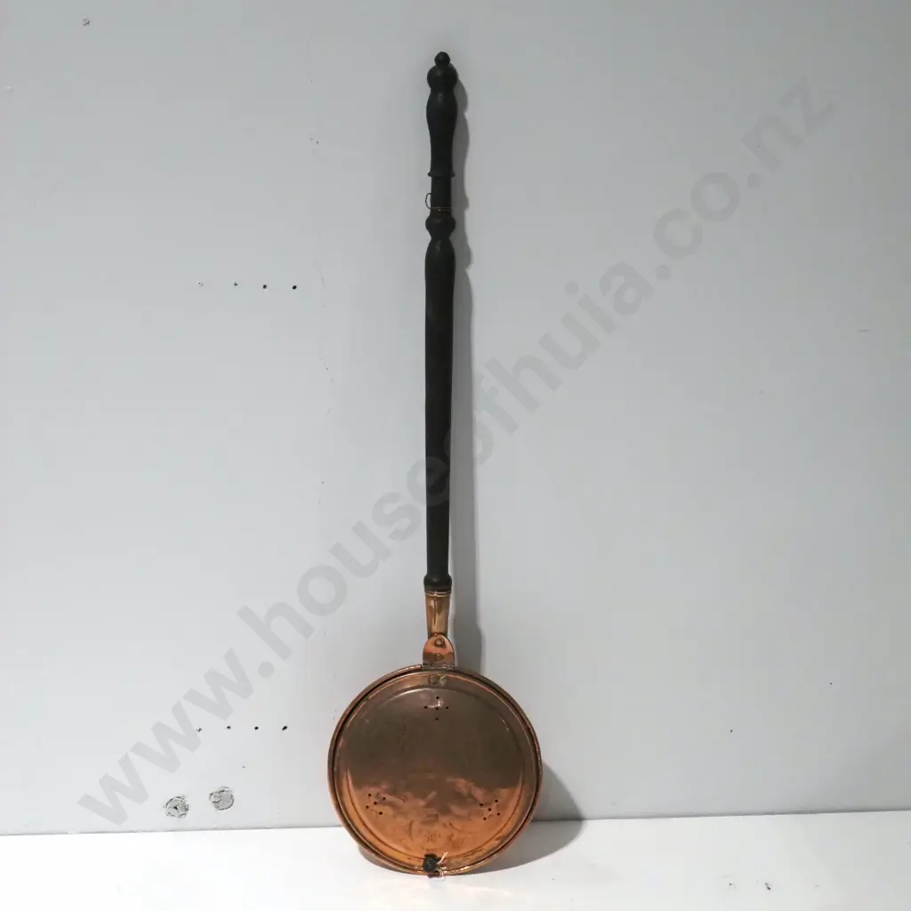 Antique Victorian Copper Bed Warming Pan w Ebonized Turned Wooden Handle Image 1++